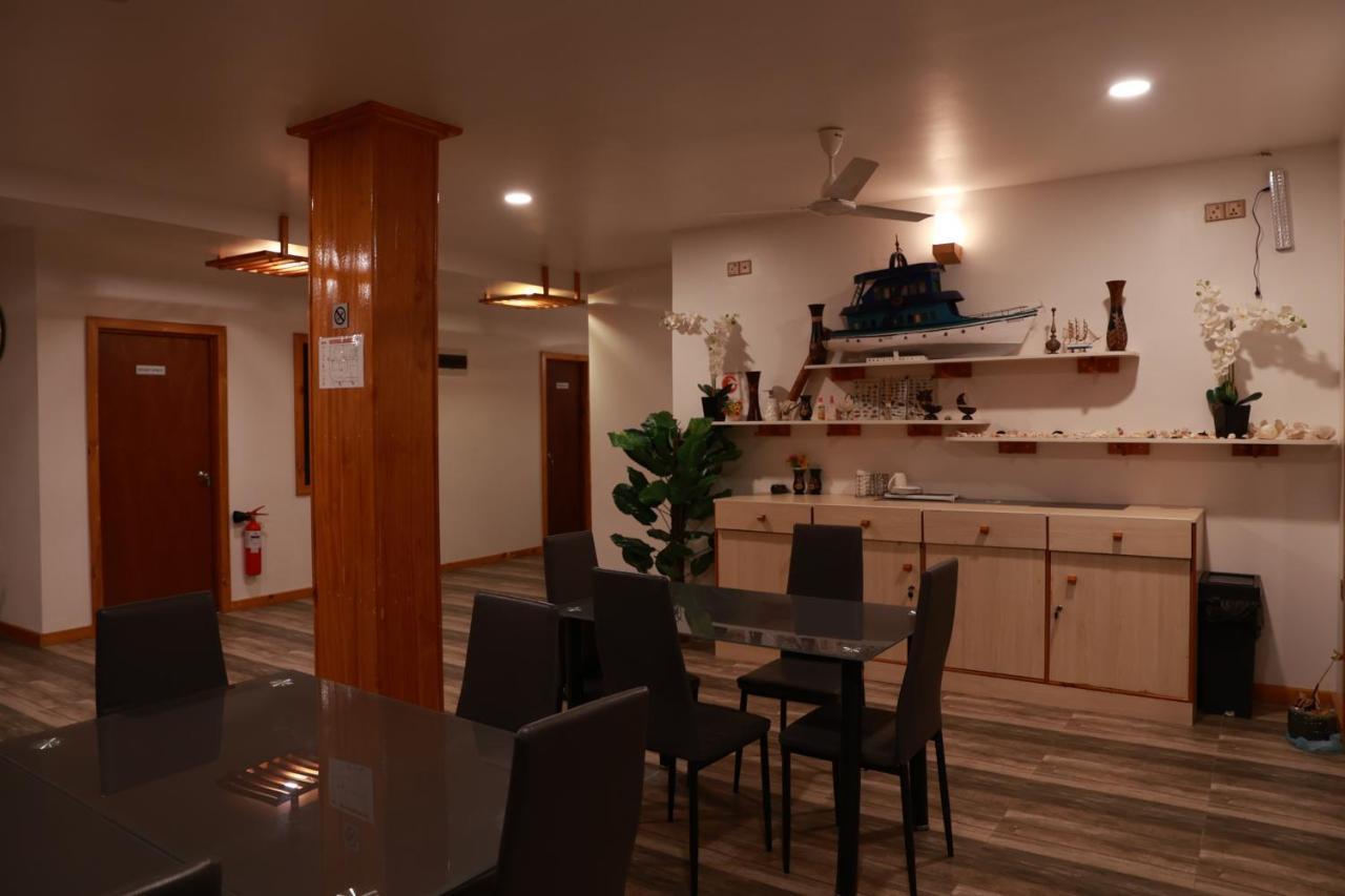 Cowry Inn Fulidhoo Bagian luar foto